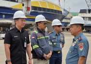 Dankodaeral VIII Laksda TNI Dery Triesananto Suhendi, S.E., M.Tr.Opsla., meninjau proses refurbishment KRI Pandrong-801 di Galangan PT Palindo Marine, Batam, Minggu (26/7/2026).