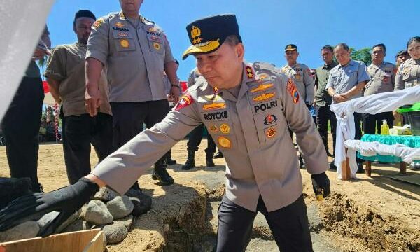 Kapolda Sulawesi Utara Irjen Pol. Roycke Harry Langie di Desa Teep Trans, Kecamatan Amurang Barat, Selasa (2/6/2026).