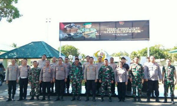 Polres Minahasa Selatan (Minsel) memperkuat sinergi dengan TNI melalui kunjungan silaturahmi ke Markas Secaba Rindam XIII/Merdeka di Kelurahan Pondang, Kecamatan Amurang Timur, Selasa (14/7/2026).