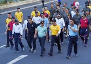 Kapolda Sulawesi Utara Irjen Pol. Roycke Harry Langie, Pangdam XIII/Merdeka Mayjen TNI Mirza Agus, jajaran Forkopimda Sulut, para pejabat utama Polda Sulut, pejabat TNI, serta ratusan personel TNI, Polri, dan aparatur sipil negara (ASN).