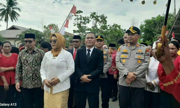 Kapolres Bolaang Mongondow Utara AKBP Andhika Fitransyah turut hadir dalam prosesi adat yang menjadi simbol sinergi antara pemerintah, masyarakat, dan lembaga adat dalam menjaga kearifan lokal.