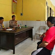 Personel Polsek Likupang, Polres Minahasa Utara, bergerak cepat menangani keributan antar pelajar yang terjadi di Terminal Desa Likupang Dua, Kecamatan Likupang Timur, Kamis (23/7/2026).