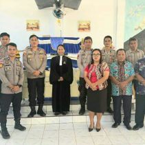 Kehadiran polisi di tengah masyarakat tak hanya terlihat saat menangani gangguan keamanan, tetapi juga melalui pendekatan humanis