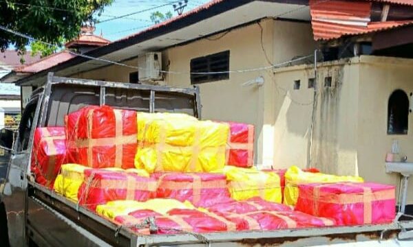 Komitmen aparat dalam menjaga wilayah perbatasan dari masuknya barang ilegal kembali membuahkan hasil. Tim gabungan TNI–Polri berhasil menggagalkan dugaan penyelundupan ribuan kosmetik ilegal jenis Cream Brilliant yang diduga berasal dari Filipina di perairan Kampung Tariang Baru, Kecamatan Tabukan Tengah, Kabupaten Kepulauan Sangihe, Senin (27/7/2026) malam.