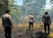 Jajaran Polsek Airmadidi bergerak cepat menangani kebakaran lahan kosong yang terjadi di Desa Maumbi Jaga IX, Kecamatan Kalawat, Kabupaten Minahasa Utara, Rabu (26/8/2026).