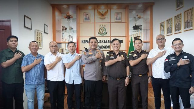Kapolres Tomohon AKBP Novrial Alberti Kombo, S.I.K., M.A.P. melaksanakan audiensi dengan Kepala Kejaksaan Negeri (Kajari) Tomohon di Kantor Kejari Tomohon, Selasa (14/7/2026).