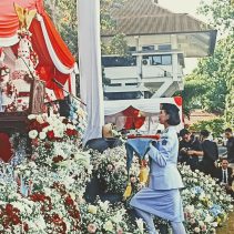 Gubernur Sulawesi Utara Mayjen TNI (Purn) Yulius Selvanus memimpin upacara peringatan HUT ke-81 Kemerdekaan Republik Indonesia di Lapangan Utama Kantor Gubernur Sulut, Senin (17/8/2026).