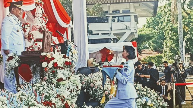 Gubernur Sulawesi Utara Mayjen TNI (Purn) Yulius Selvanus memimpin upacara peringatan HUT ke-81 Kemerdekaan Republik Indonesia di Lapangan Utama Kantor Gubernur Sulut, Senin (17/8/2026).
