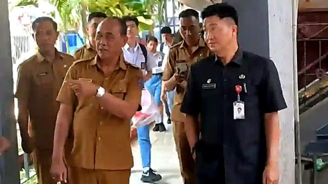 Keluarga besar SMA Negeri 1 Manado menyambut bangga pengangkatan alumninya, Drs. Jahja Paulus Rondonuwu, M.Si., sebagai Kepala Dinas Pendidikan Daerah Provinsi Sulawesi Utara.