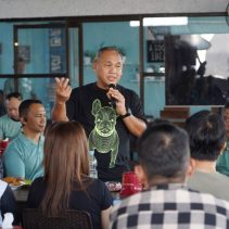 Pangdam XIII/Merdeka Mayjen TNI Mirza Agus, S.I.P., menggelar Coffee Morning bersama pimpinan media dan awak media di kawasan Megamas, Kota Manado, Senin (1/9/2026).