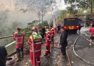 Kebakaran terjadi di lahan perkebunan yang berada di Kompleks Perkebunan Pinawawatu, Jaga V, Desa Kali, Kecamatan Pineleng, Kabupaten Minahasa, Kamis (17/9/2026) dini hari.
