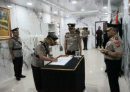 Kapolda Sulawesi Utara Brigjen Pol Yudo Hermanto, S.I.K., M.M. memimpin upacara Serah Terima Jabatan (Sertijab) Kepala Bidang Hubungan Masyarakat (Kabid Humas) Polda Sulut sekaligus melantik Direktur Intelijen dan Keamanan (Dirintelkam) Polda Sulut. Kegiatan berlangsung di Ruang Kerja Kapolda Sulut, Senin (21/9/2026).