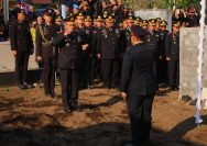 Kapolda Sulawesi Utara Irjen Pol Yudo Hermanto, S.I.K., M.M. memimpin apel persada upacara pemakaman almarhum Kombes Pol Steidy Raranta, S.I.K., yang berlangsung di pekuburan keluarga di Desa Noongan, Kabupaten Minahasa, Senin (28/9/2026).